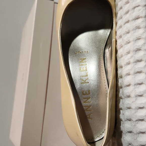 Anne Klein Pale Yellow Patent Leather Pumps - Picture 10 of 16